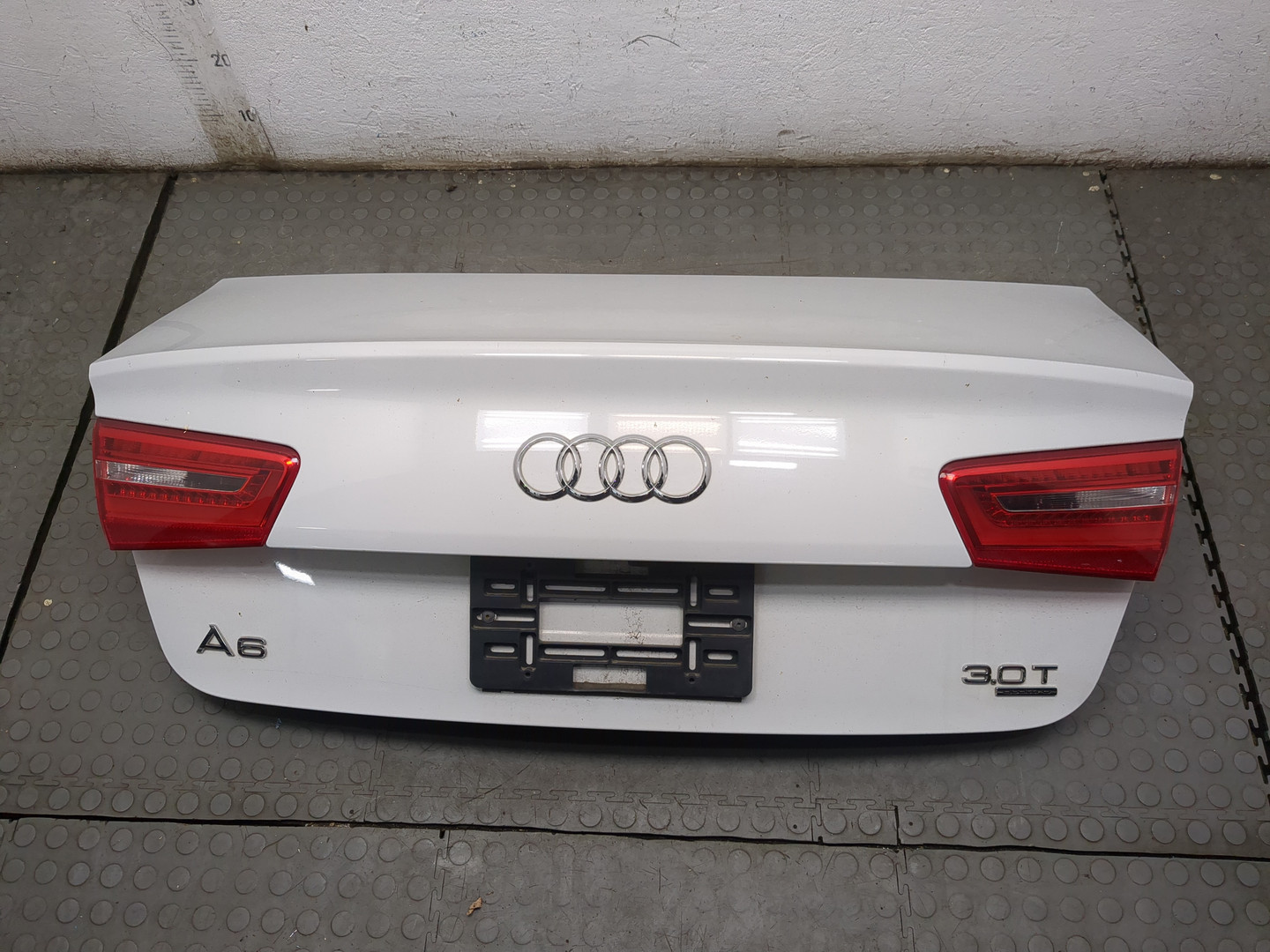 Дверь багажника