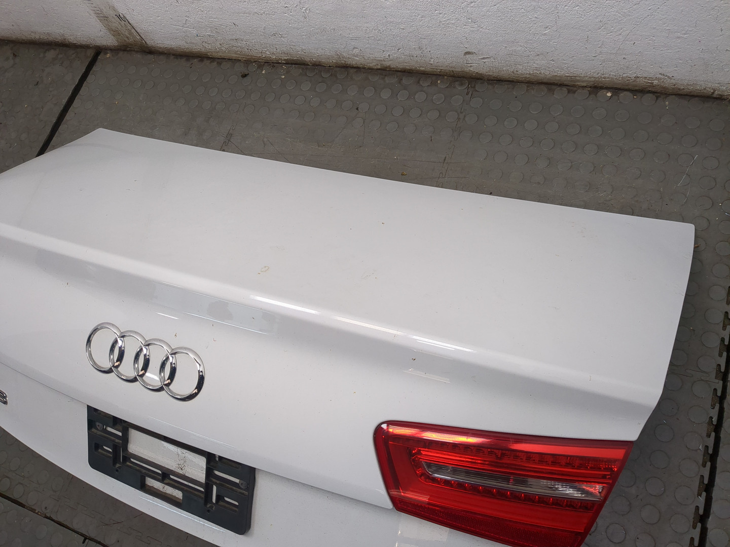 Дверь багажника