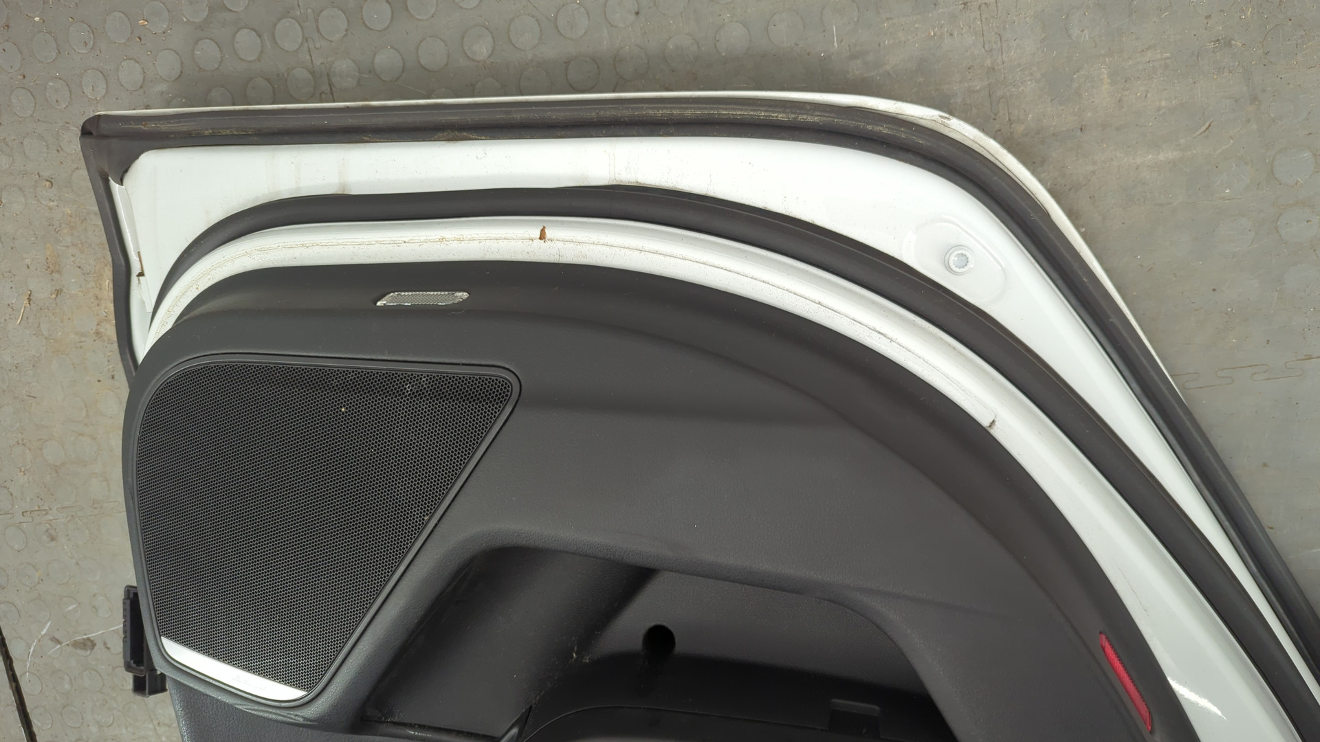 Дверь задняя левая