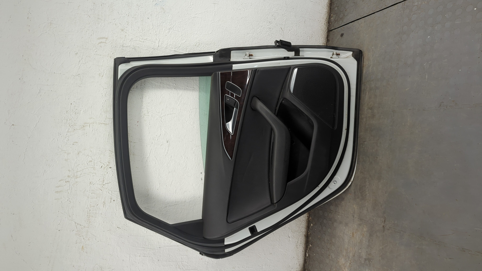 Дверь задняя левая