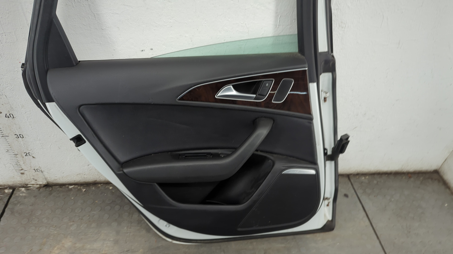 Дверь задняя левая