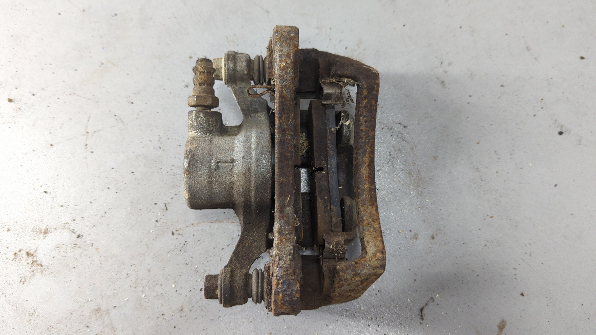 Суппорт задний левый