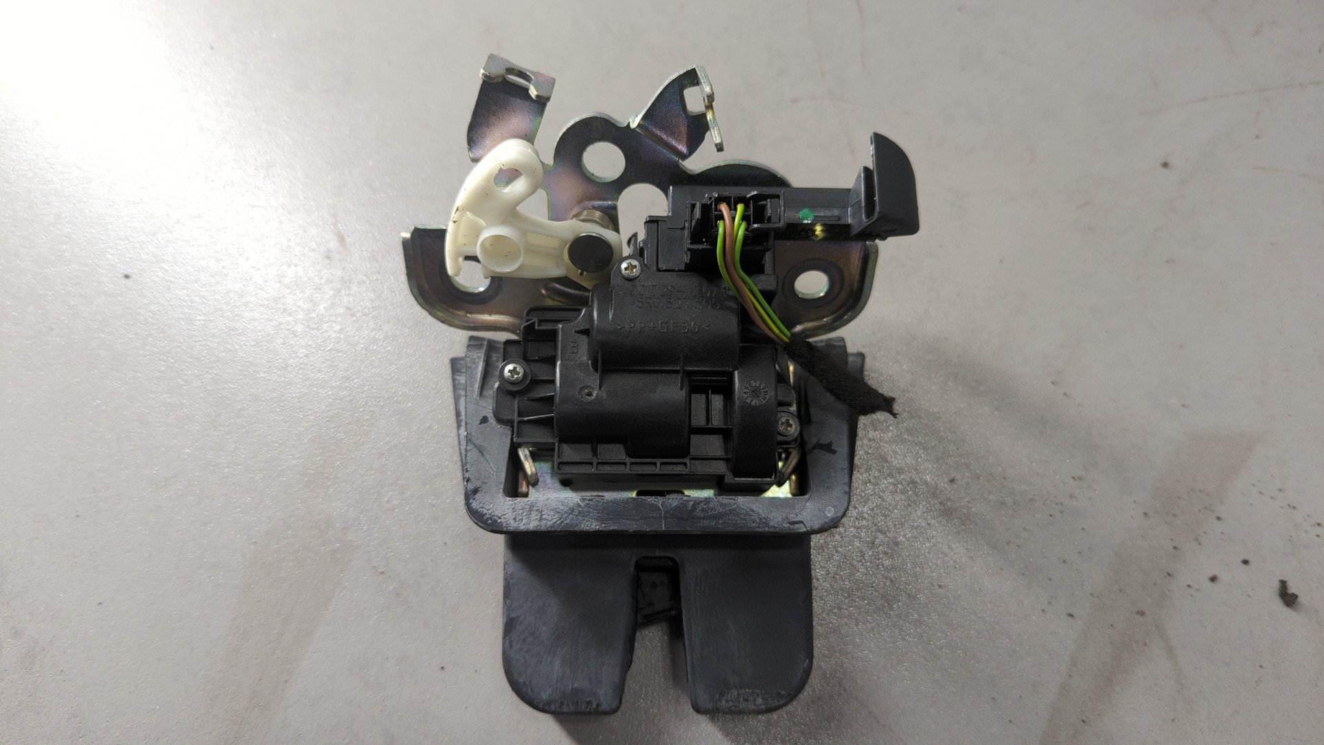 Замок багажника