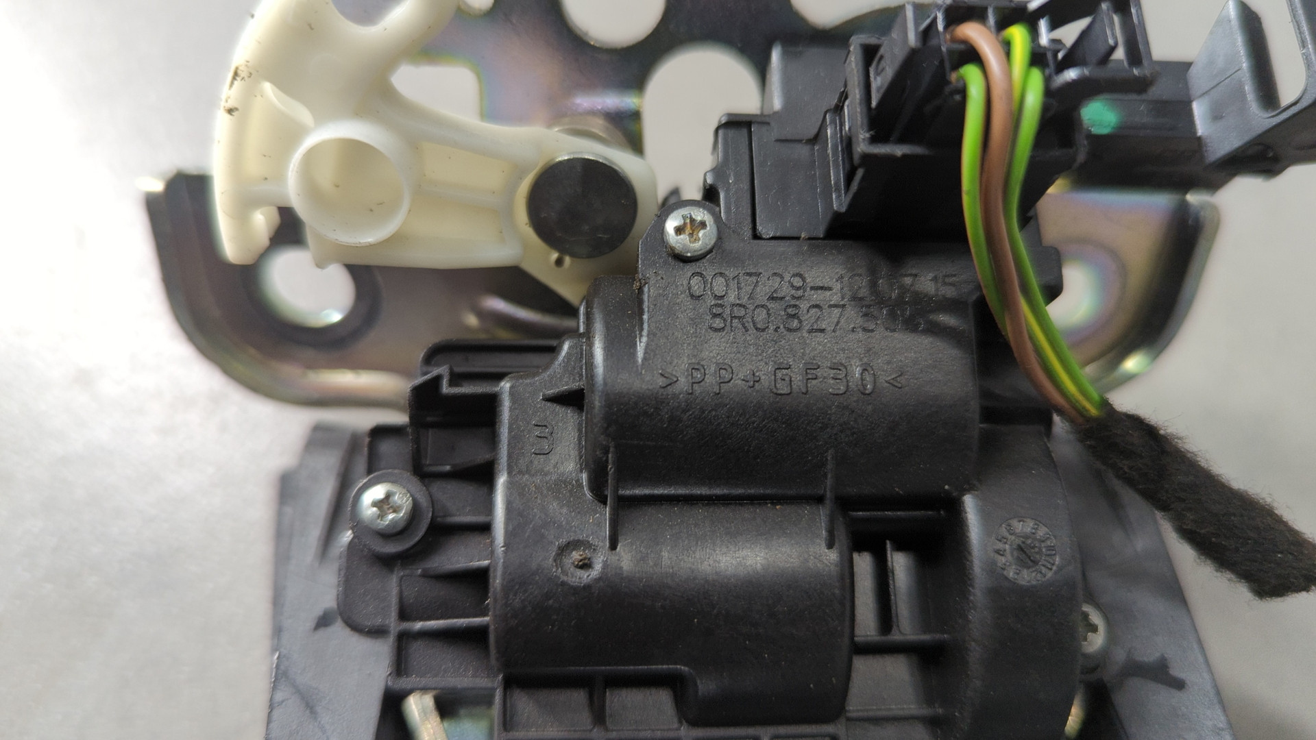 Замок багажника