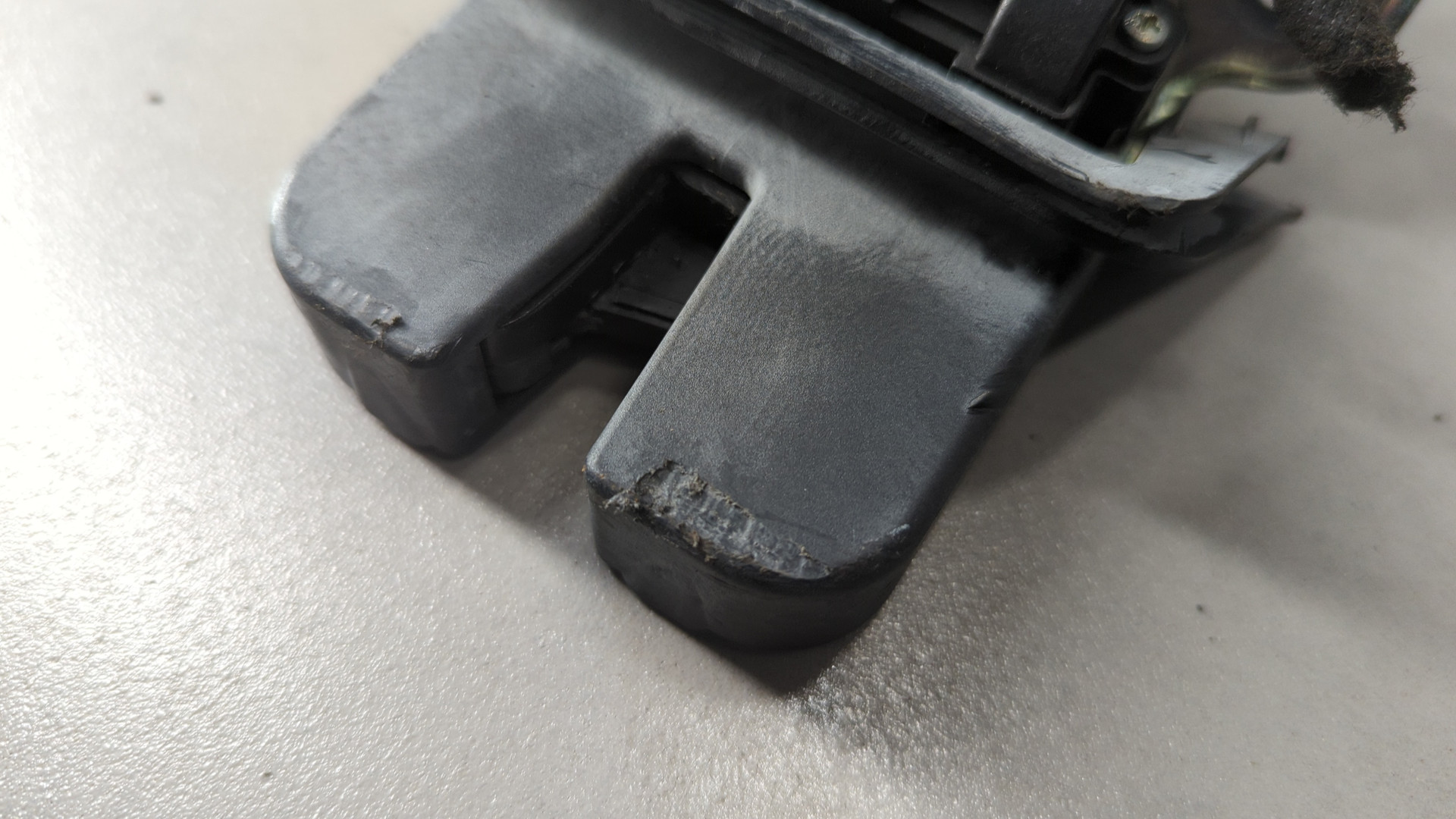 Замок багажника