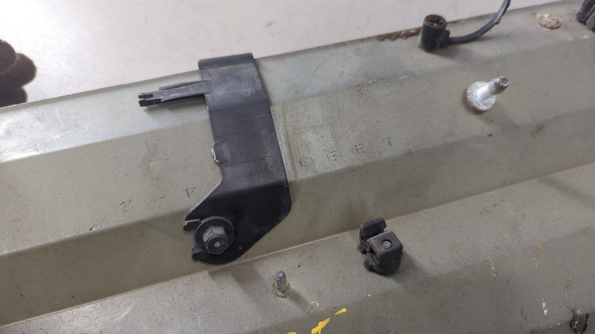 Лонжерон передний правый