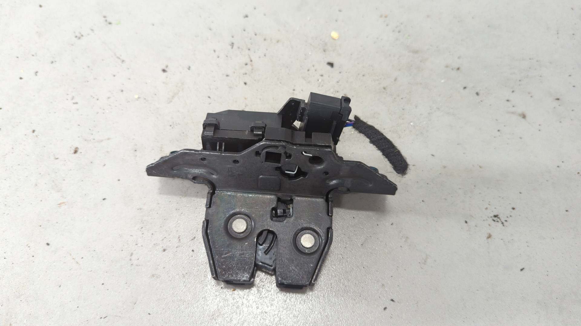 Замок багажника