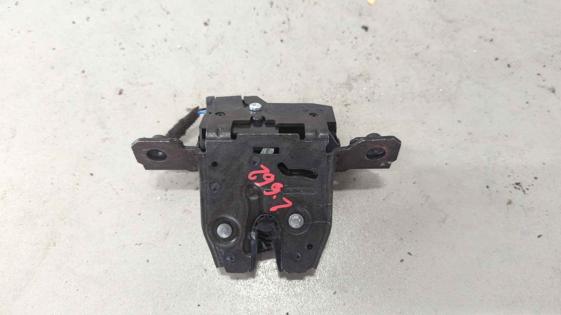 Замок багажника