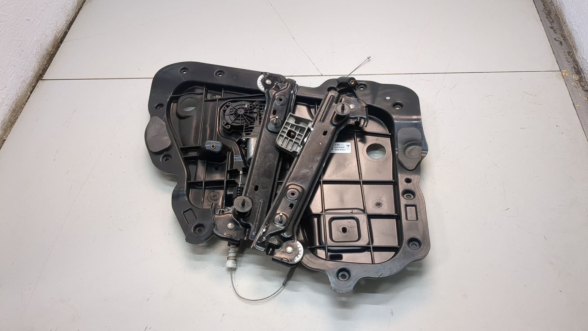 Стеклоподъемник электр. задний левый