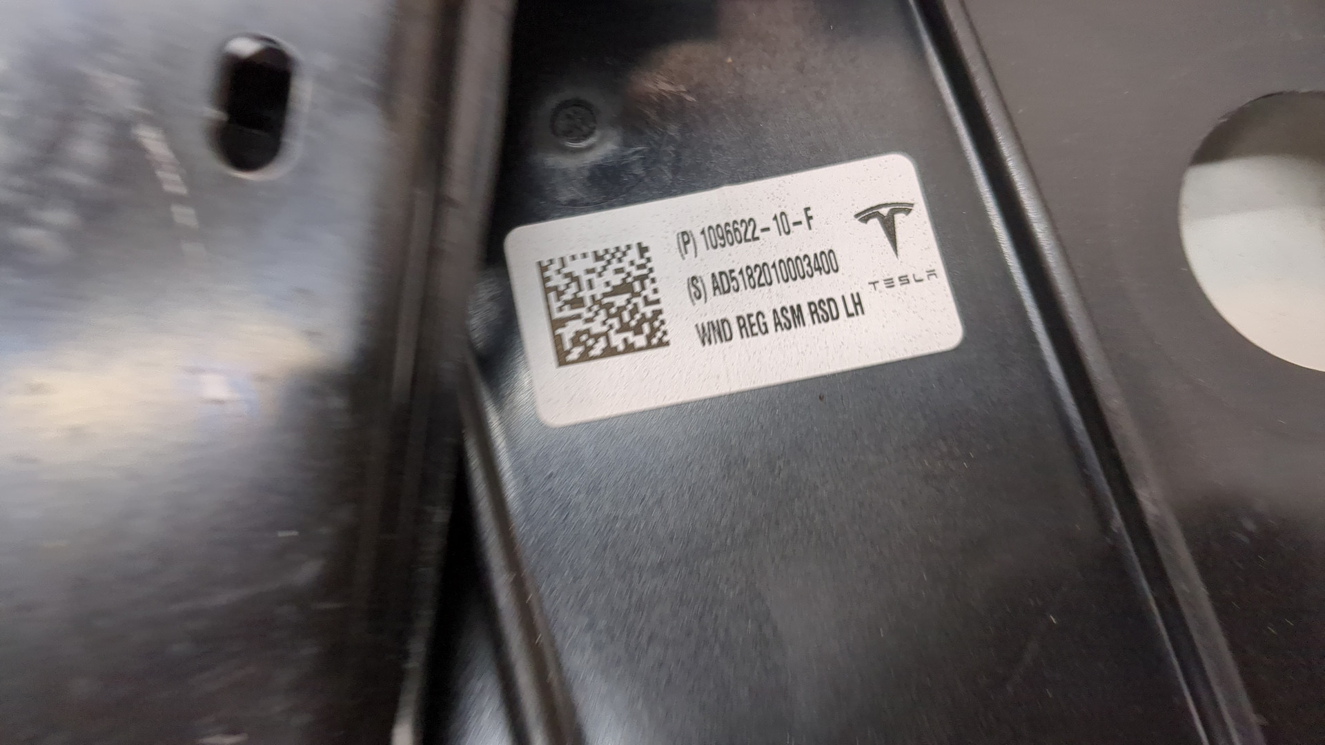 Стеклоподъемник электр. задний левый