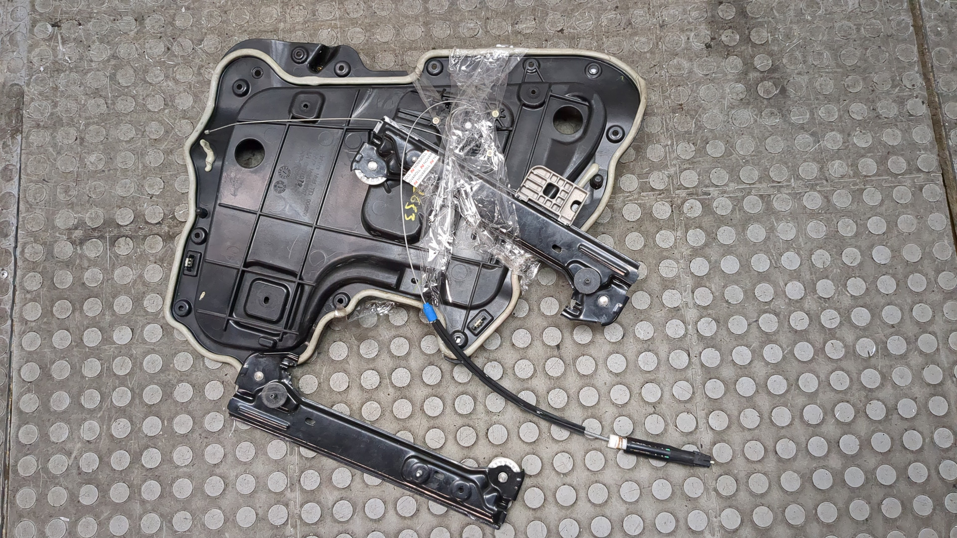 Стеклоподъемник электр. задний левый