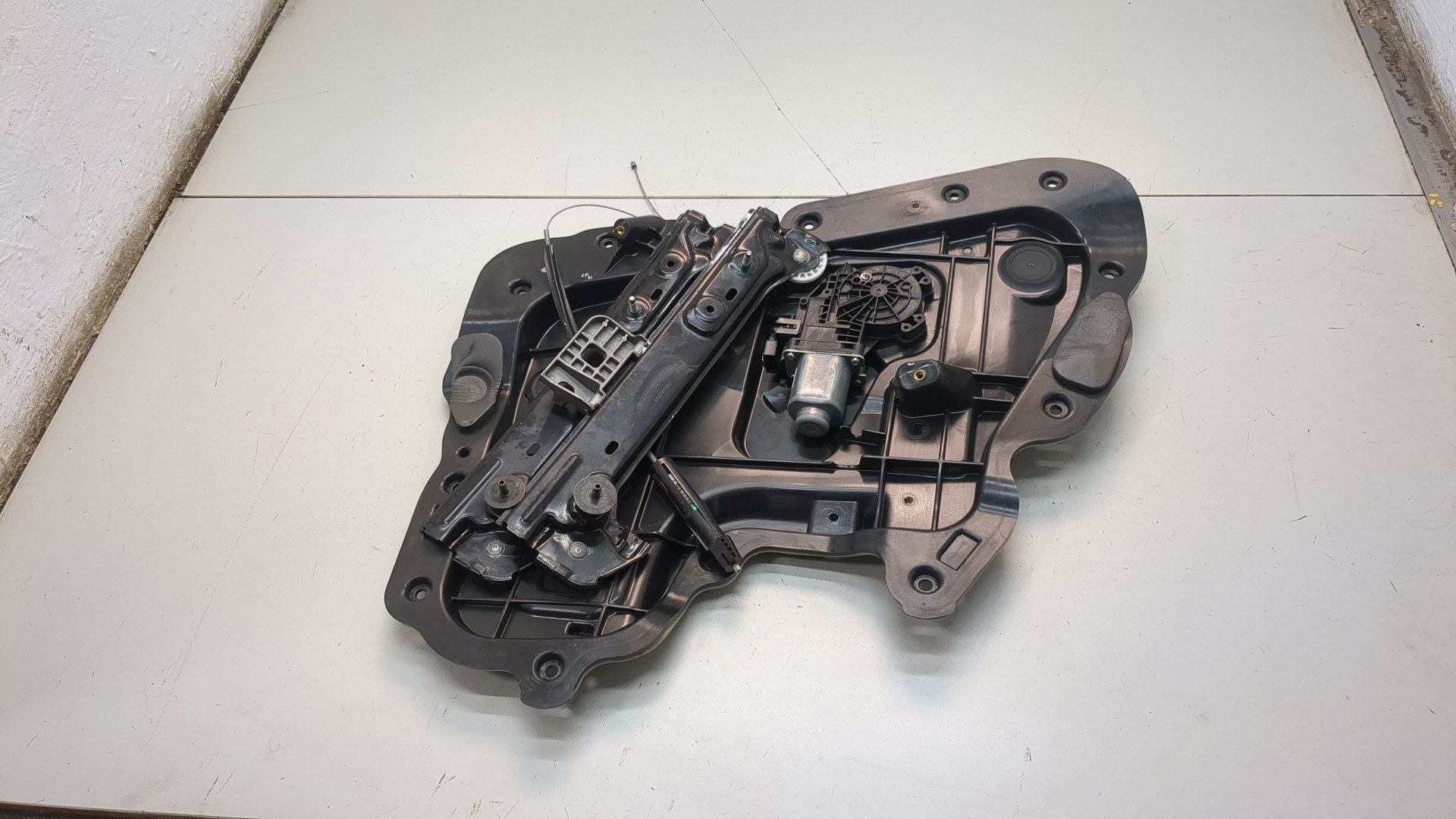 Стеклоподъемник электр. задний правый