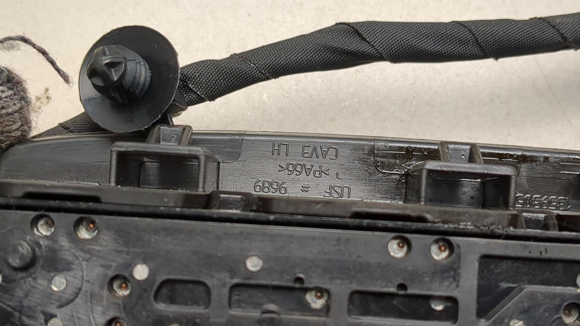 Кнопка регулировки сидения