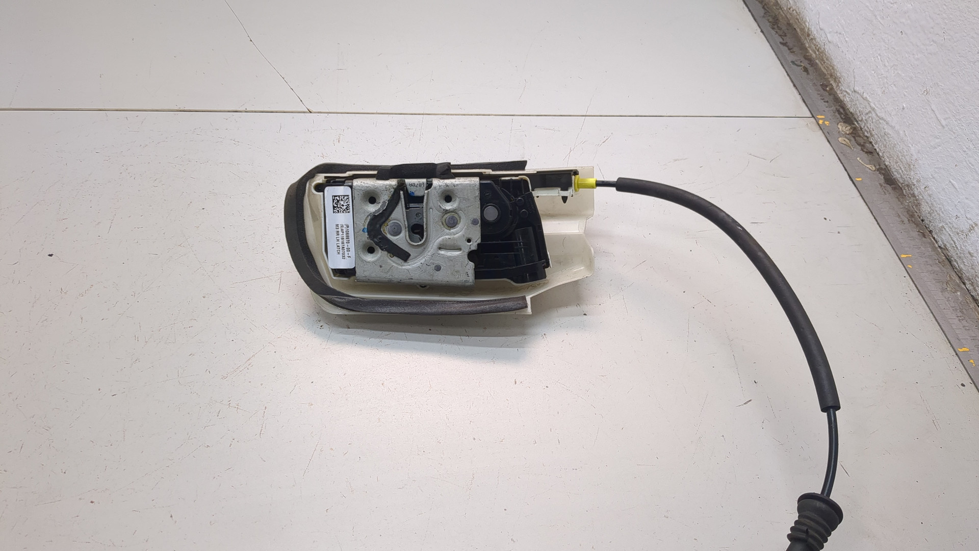 Замок двери задней левой