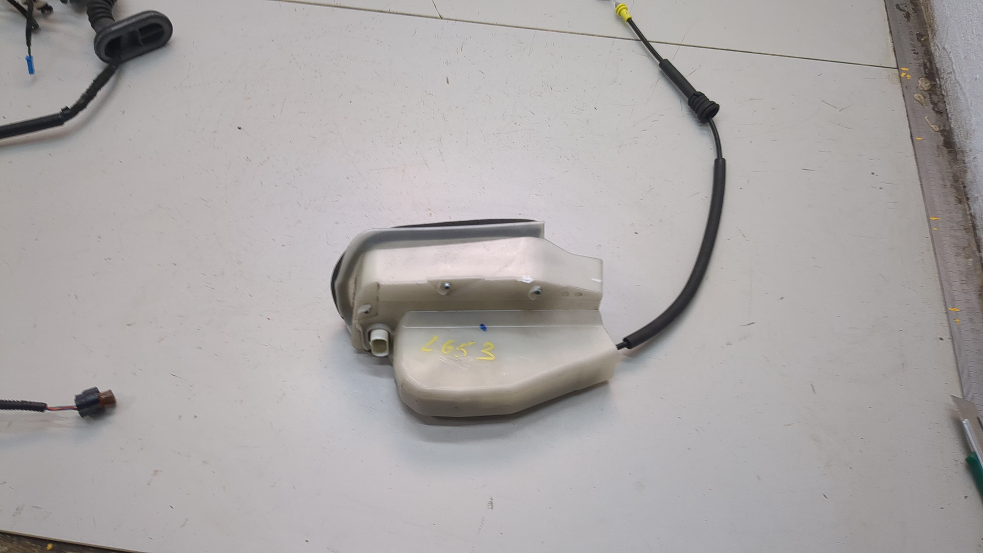 Замок двери задней левой