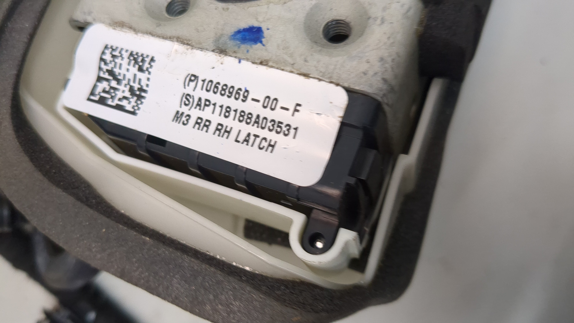 Замок двери задней правой