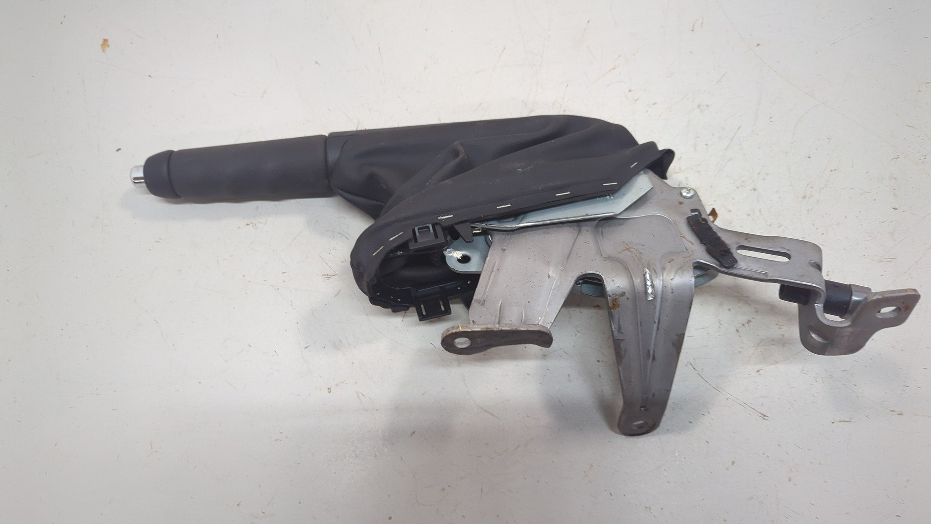 Рычаг стояночного тормоза