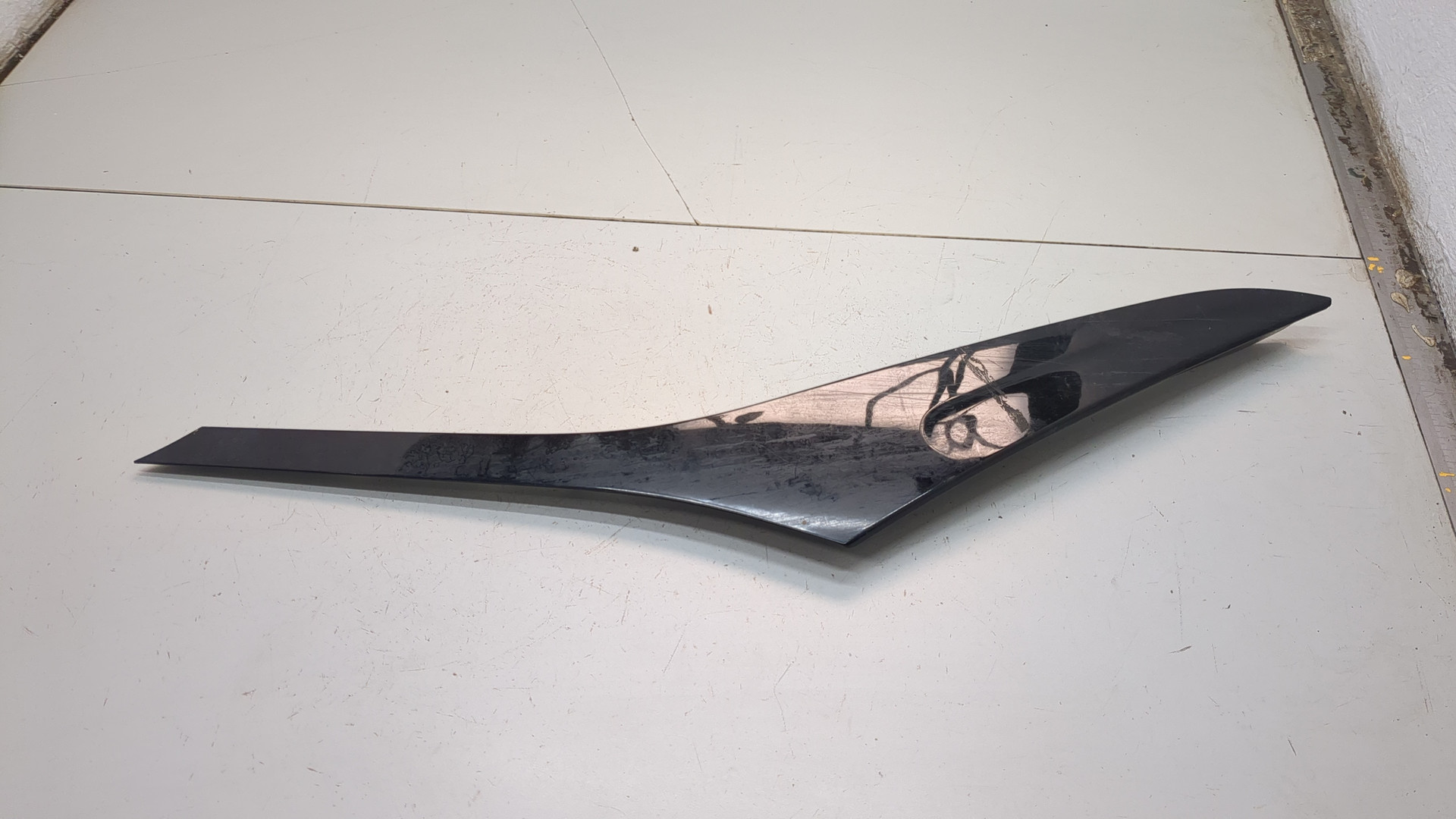 Молдинг заднего крыла правого