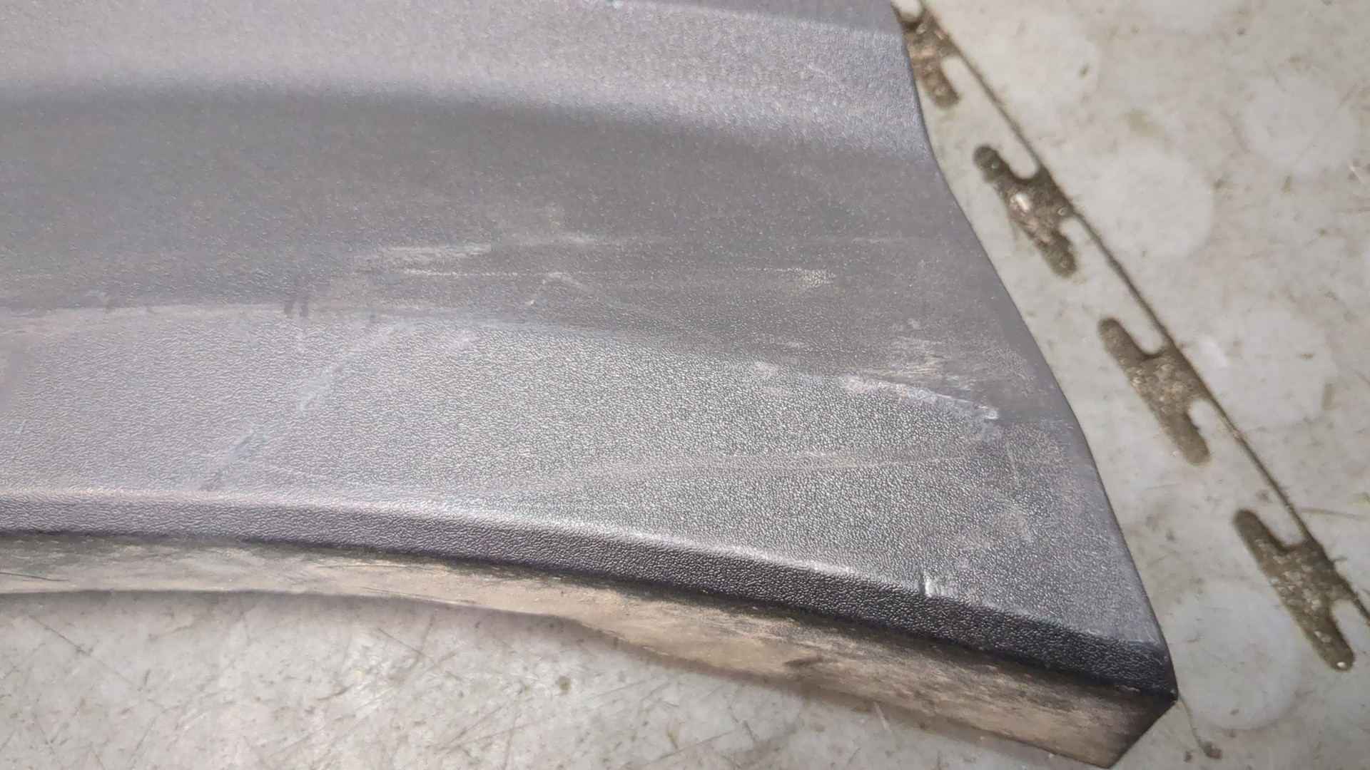 Молдинг заднего крыла правого