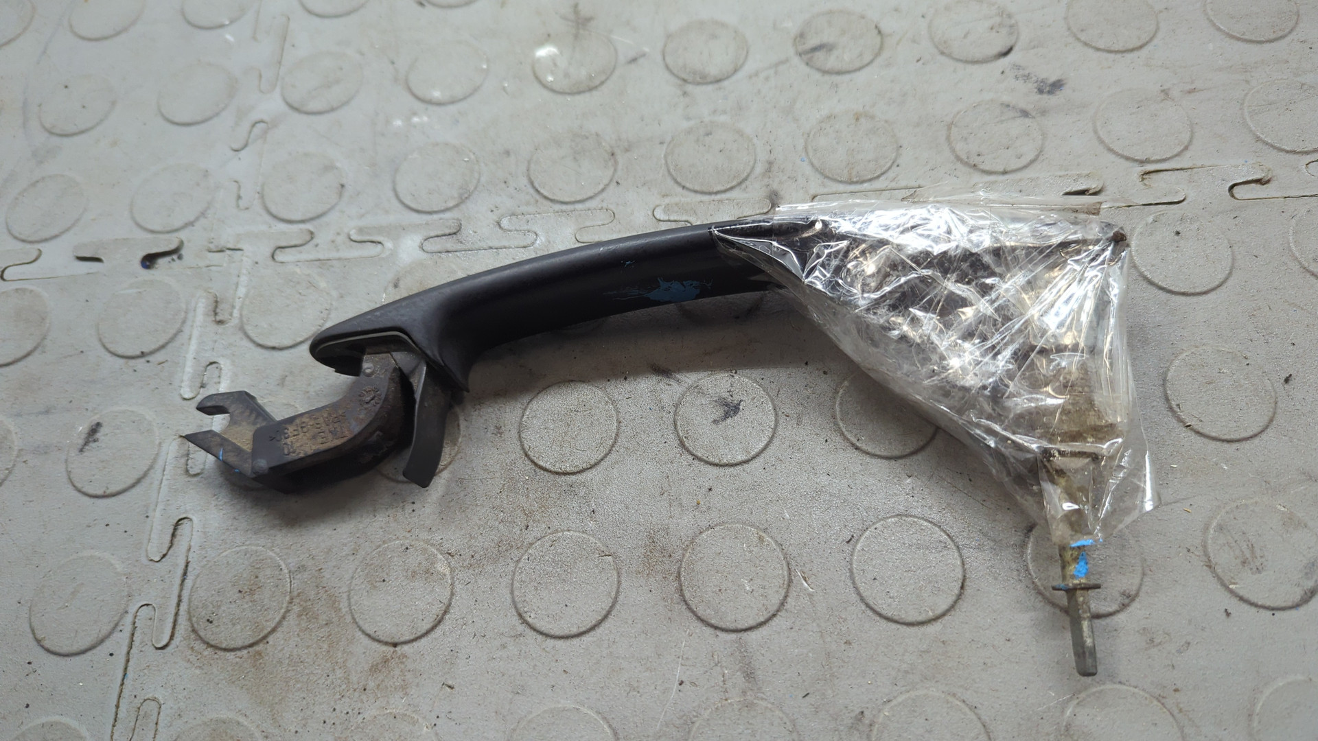 Ручка двери передней внутренняя правая