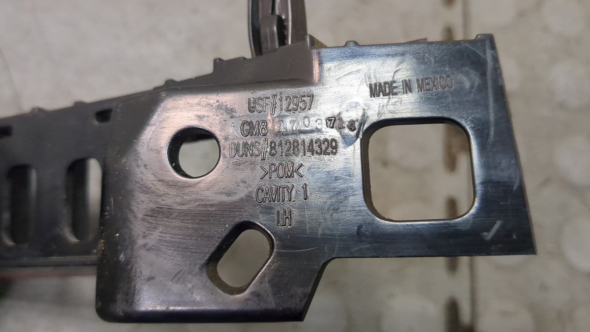 Кронштейн заднего бампера левый