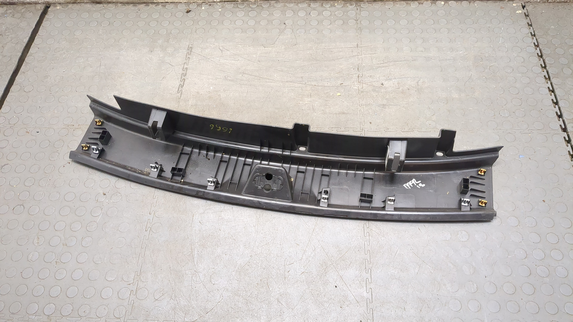 Обшивка багажника