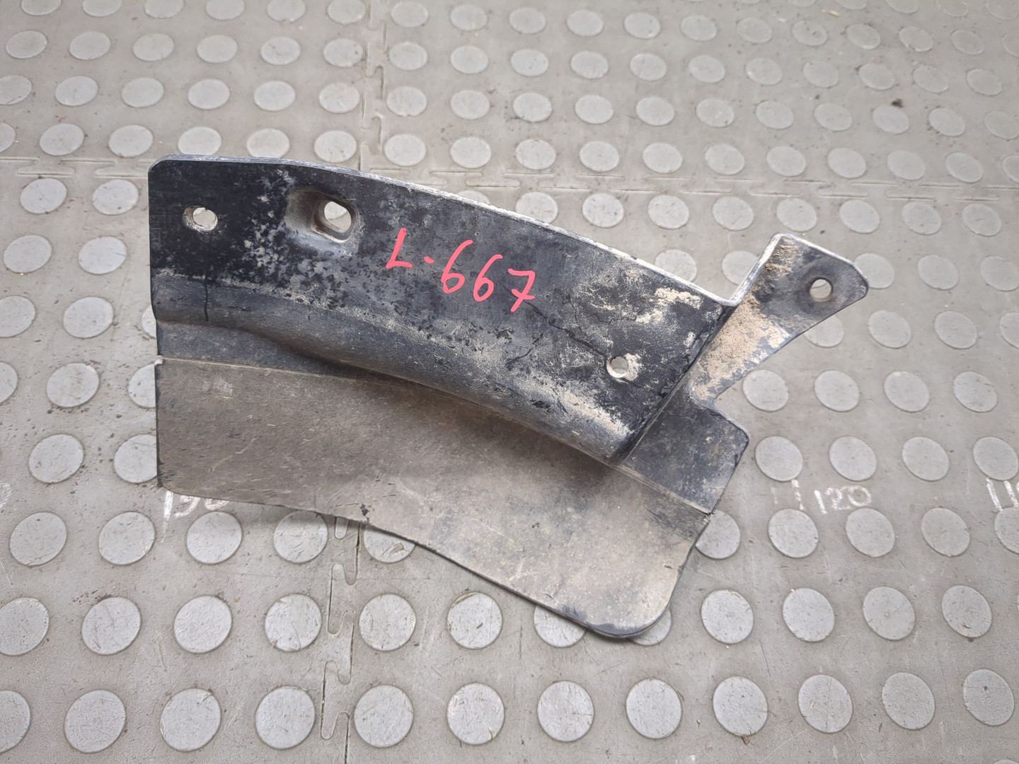 Брызговик задний правый