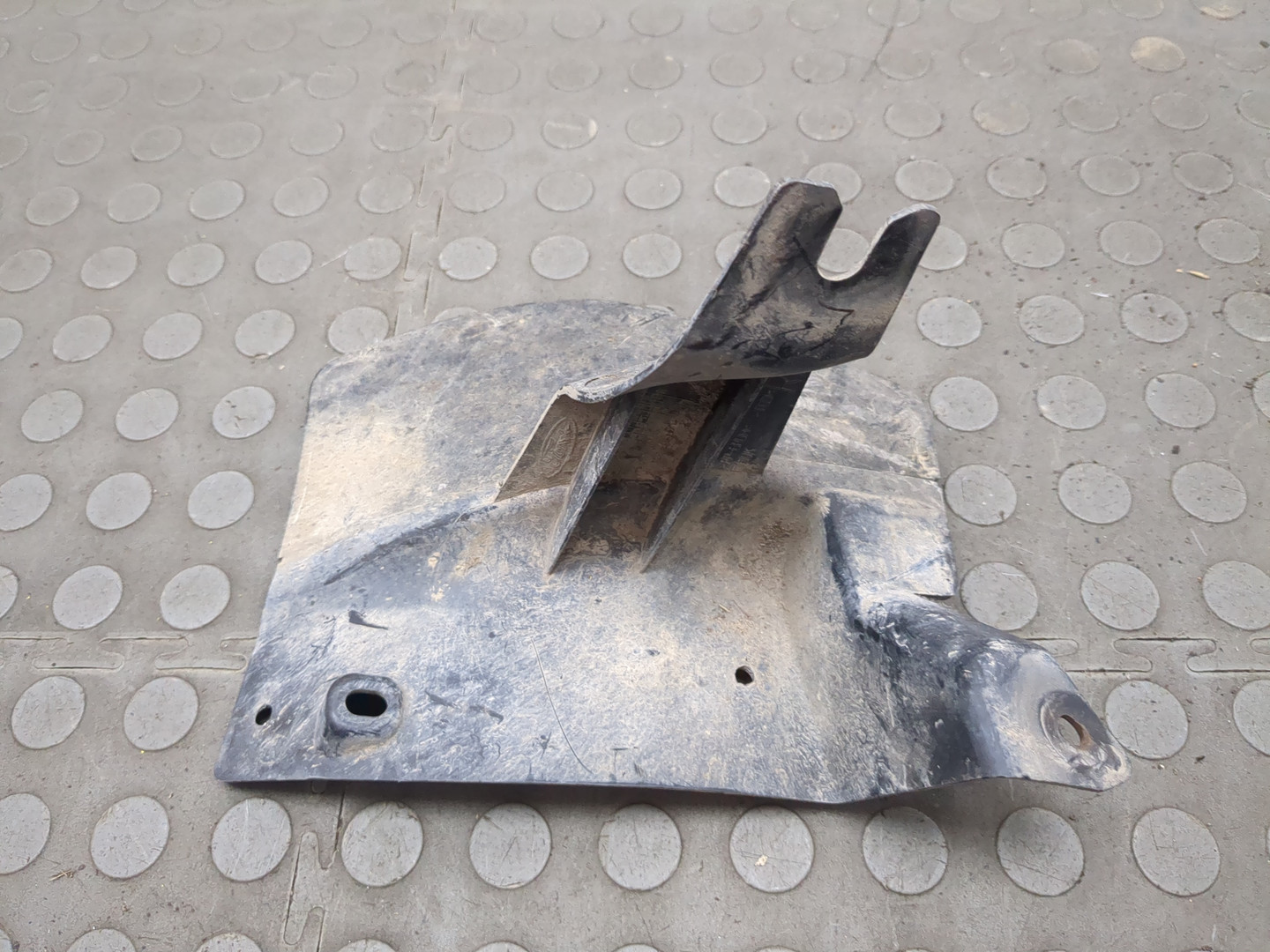 Брызговик задний правый