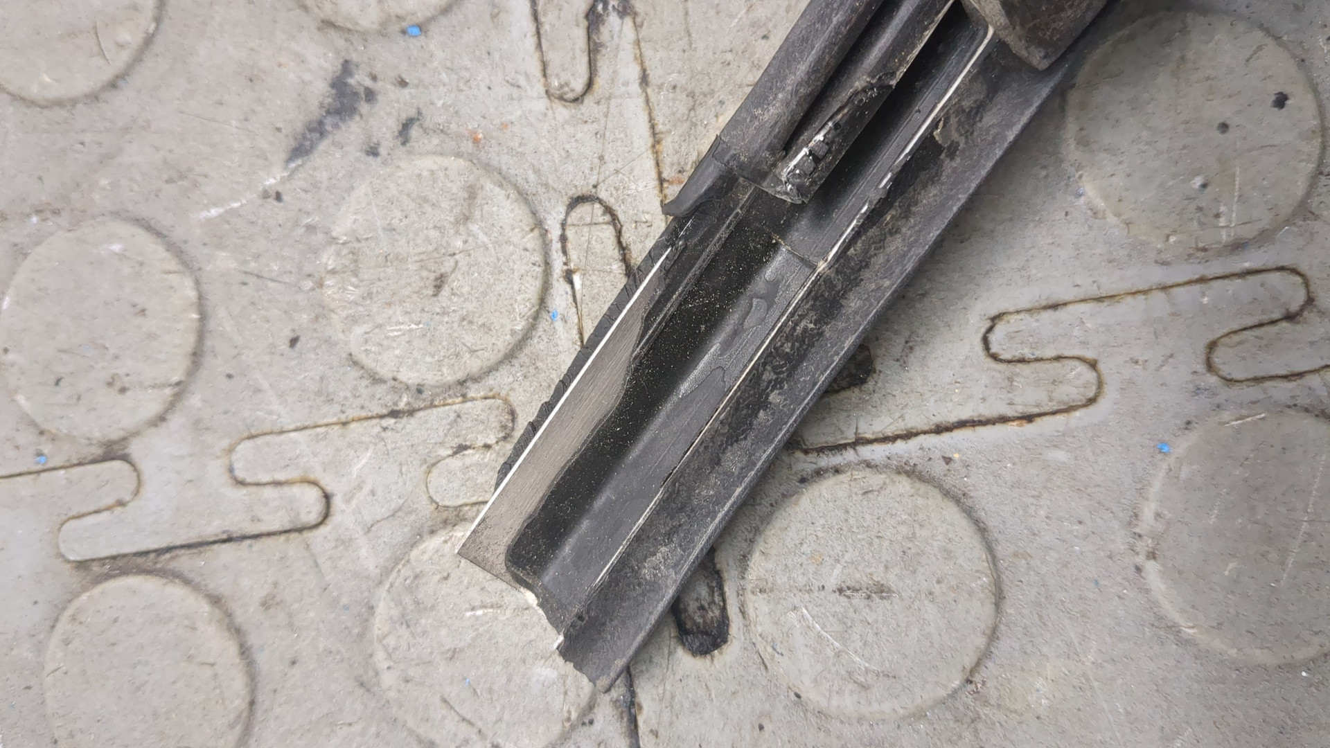 Накладка стекла переднего правого