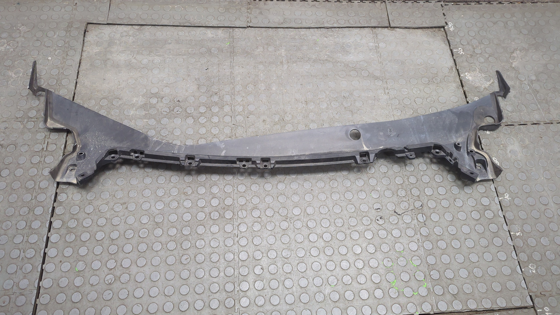 Решетка стеклоочистителей (Жабо)