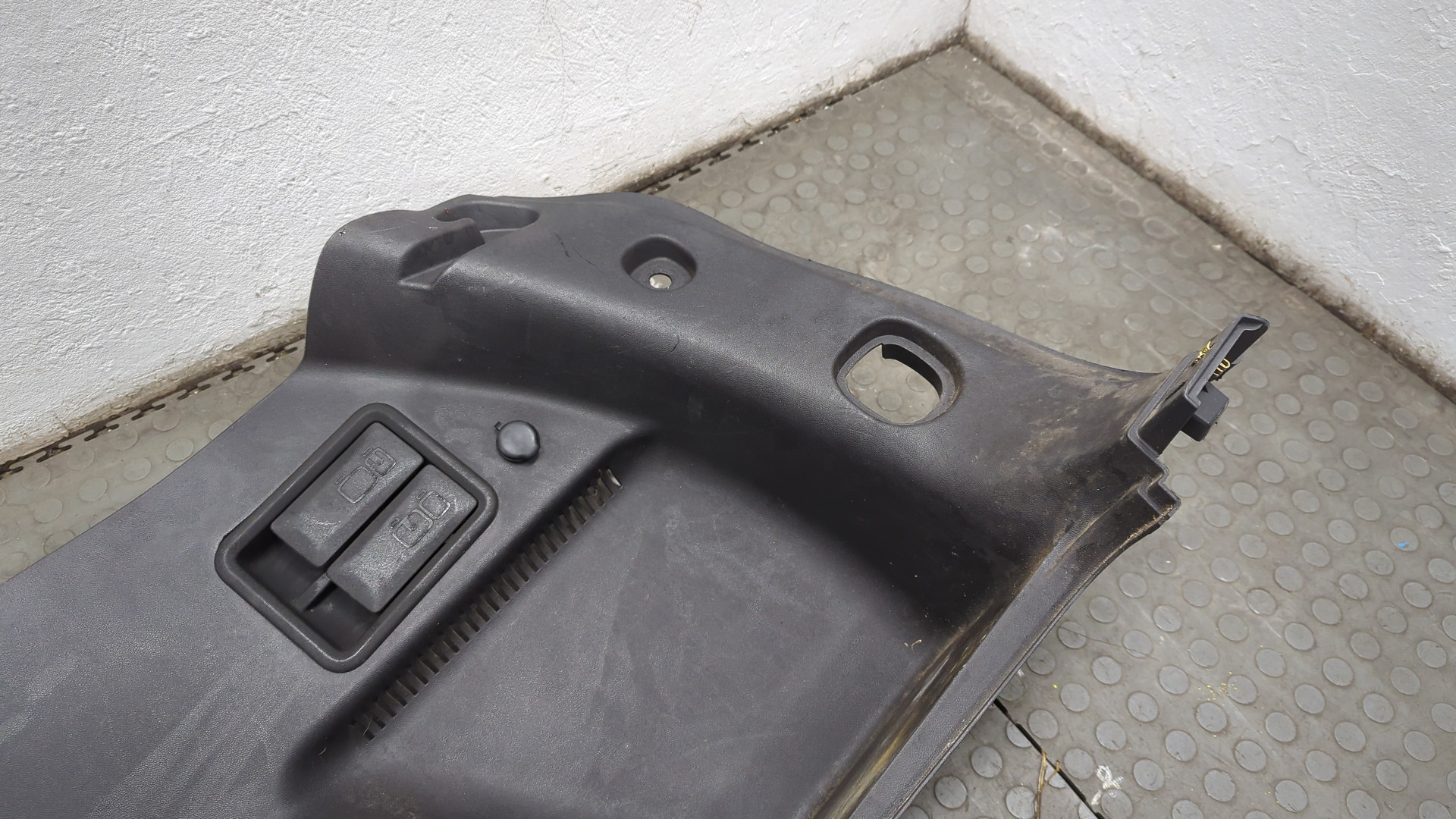 Обшивка багажника