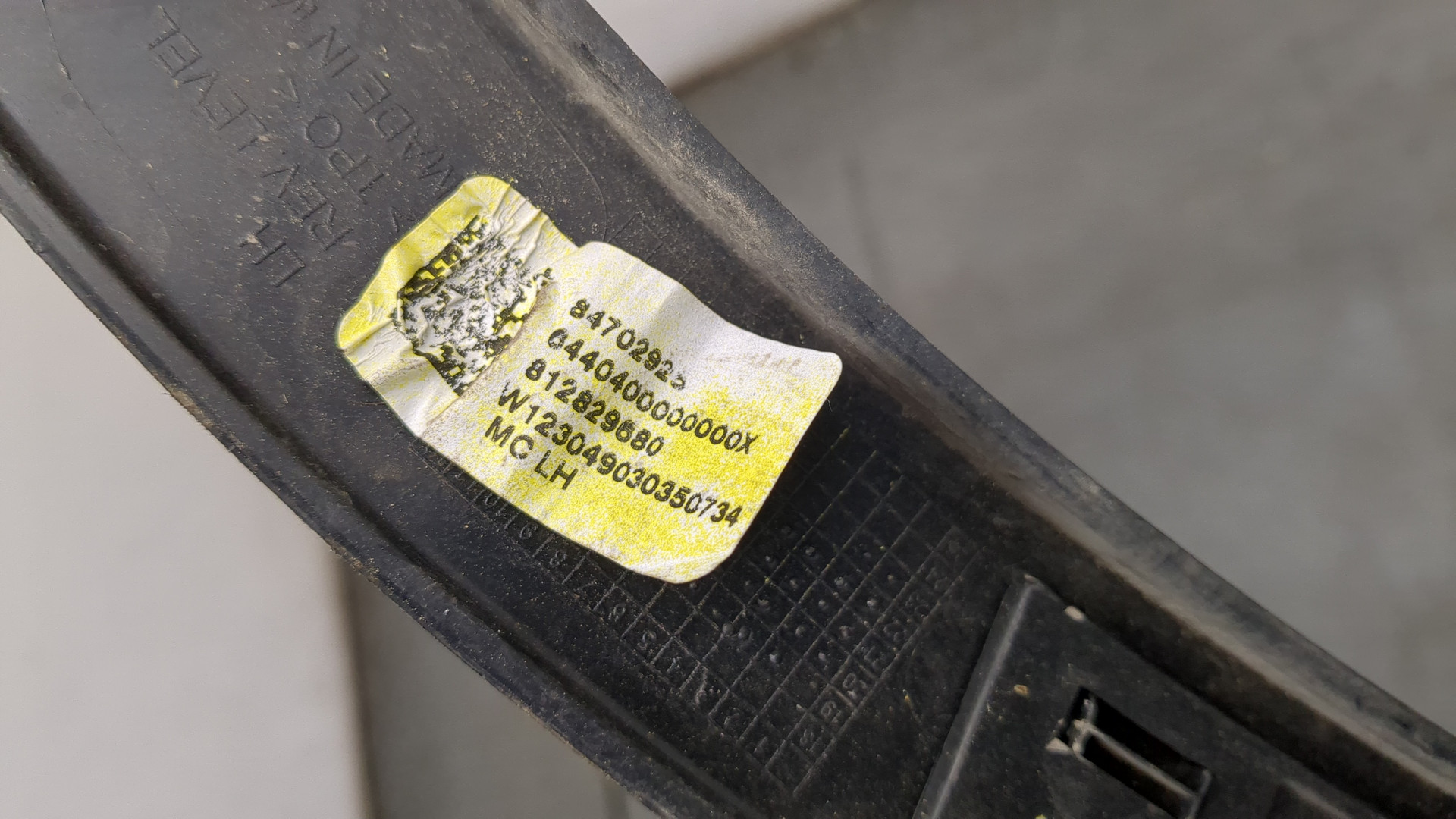 Накладка переднего крыла левого