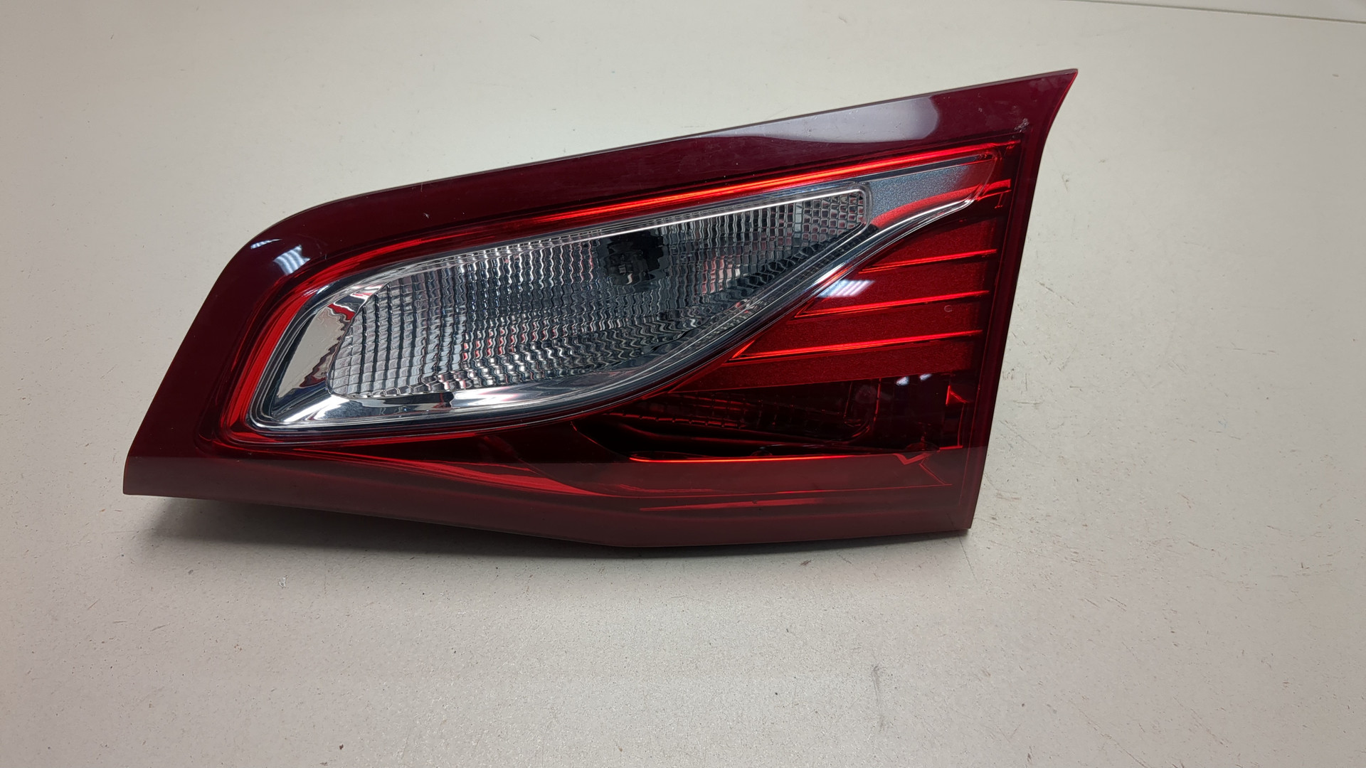 Фонарь задний внутренний правый