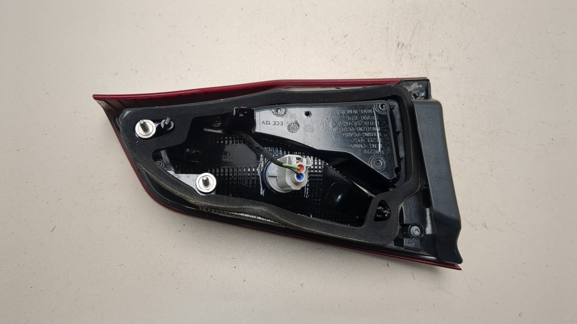 Фонарь задний внутренний правый