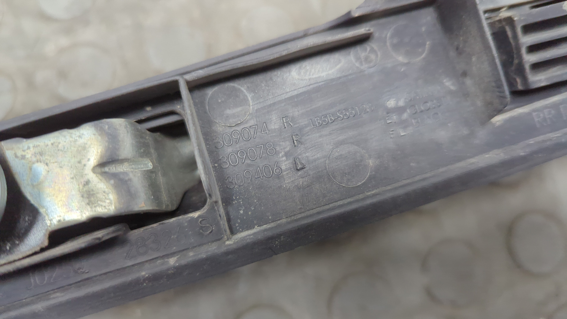 Рейлинги (релинг) к-кт (планки на крышу)