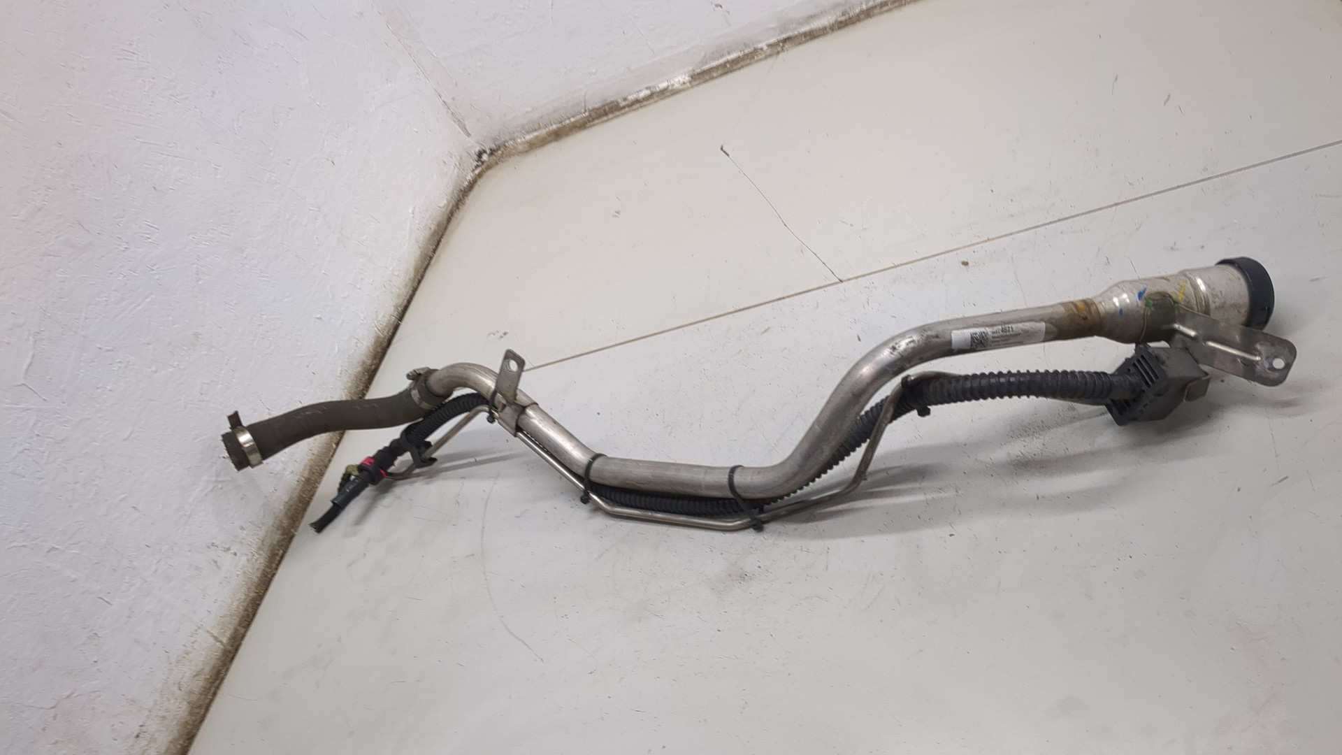 Горловина топливного бака