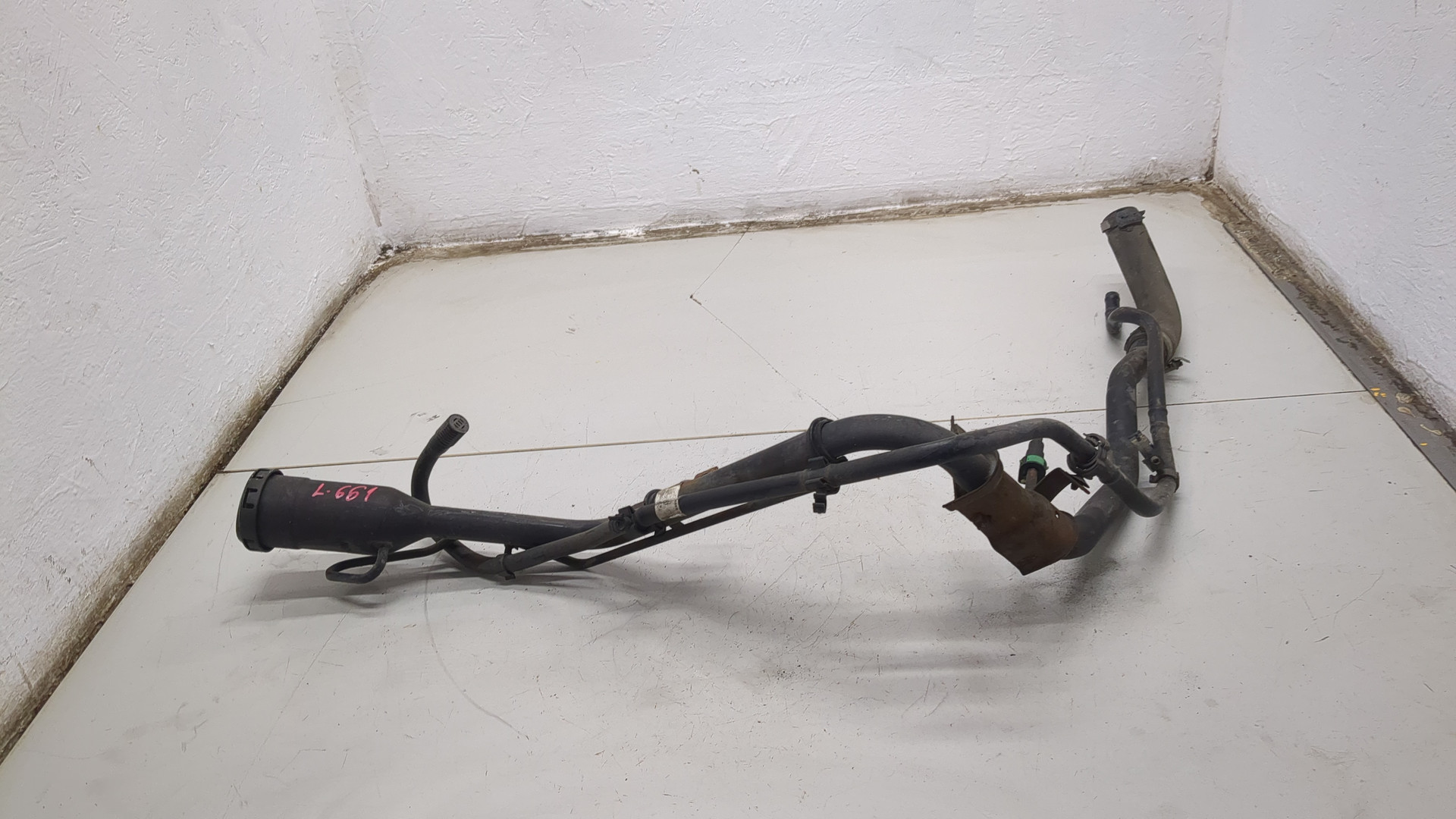 Горловина топливного бака