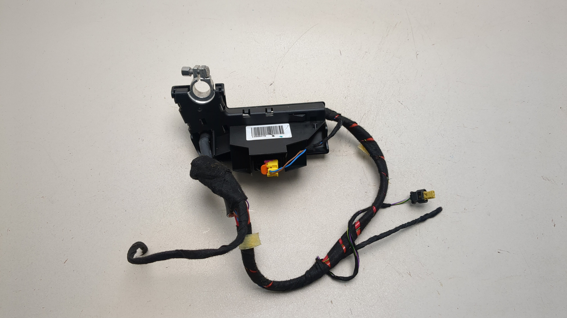 Клемма аккумулятора -