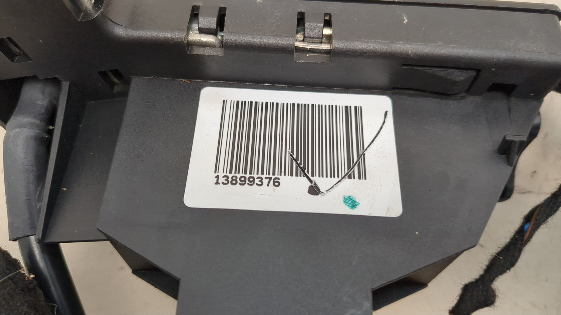 Клемма аккумулятора -