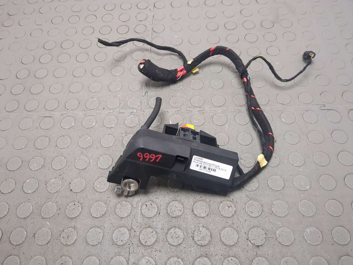 Клемма аккумулятора -