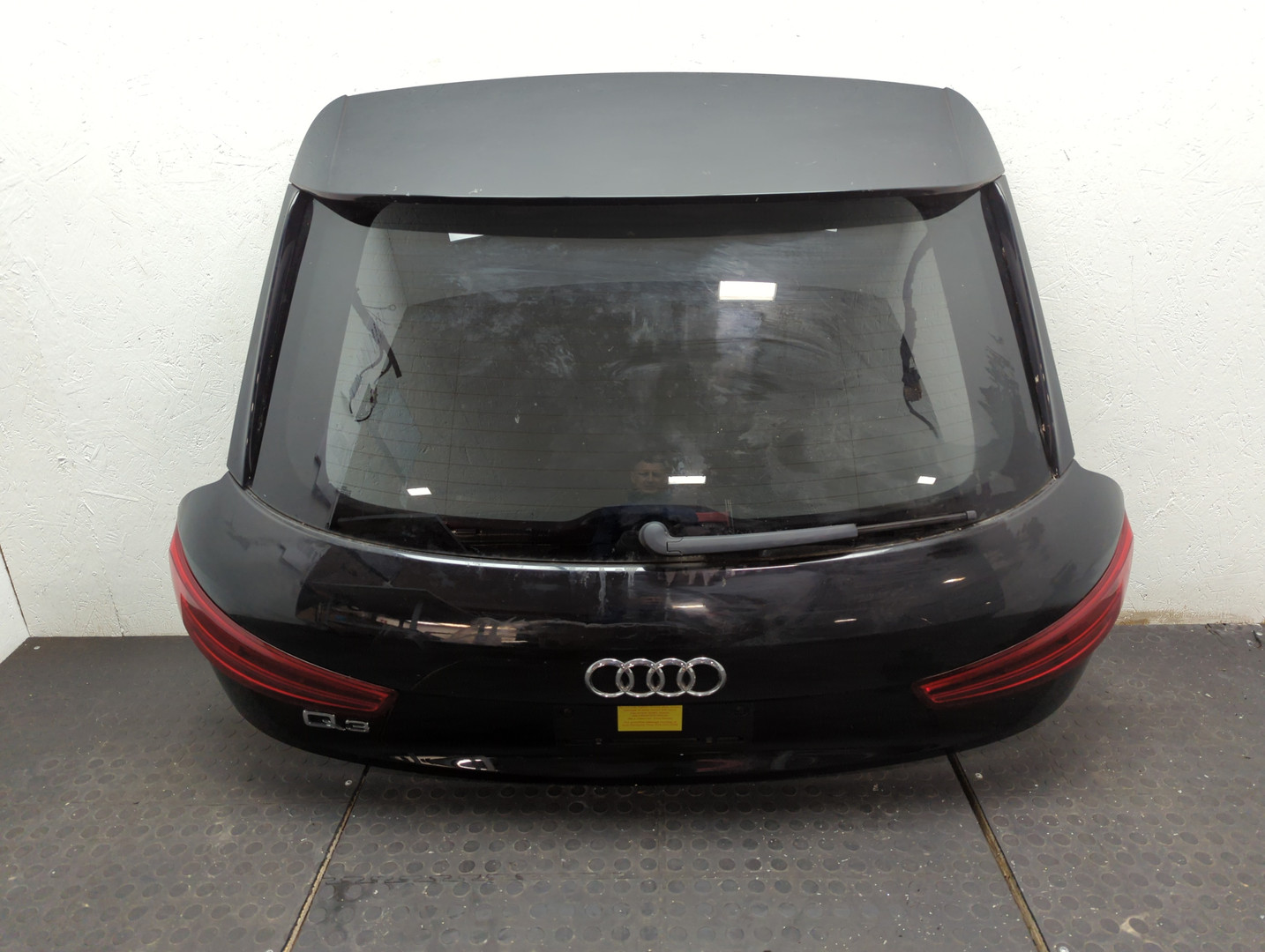 Дверь багажника