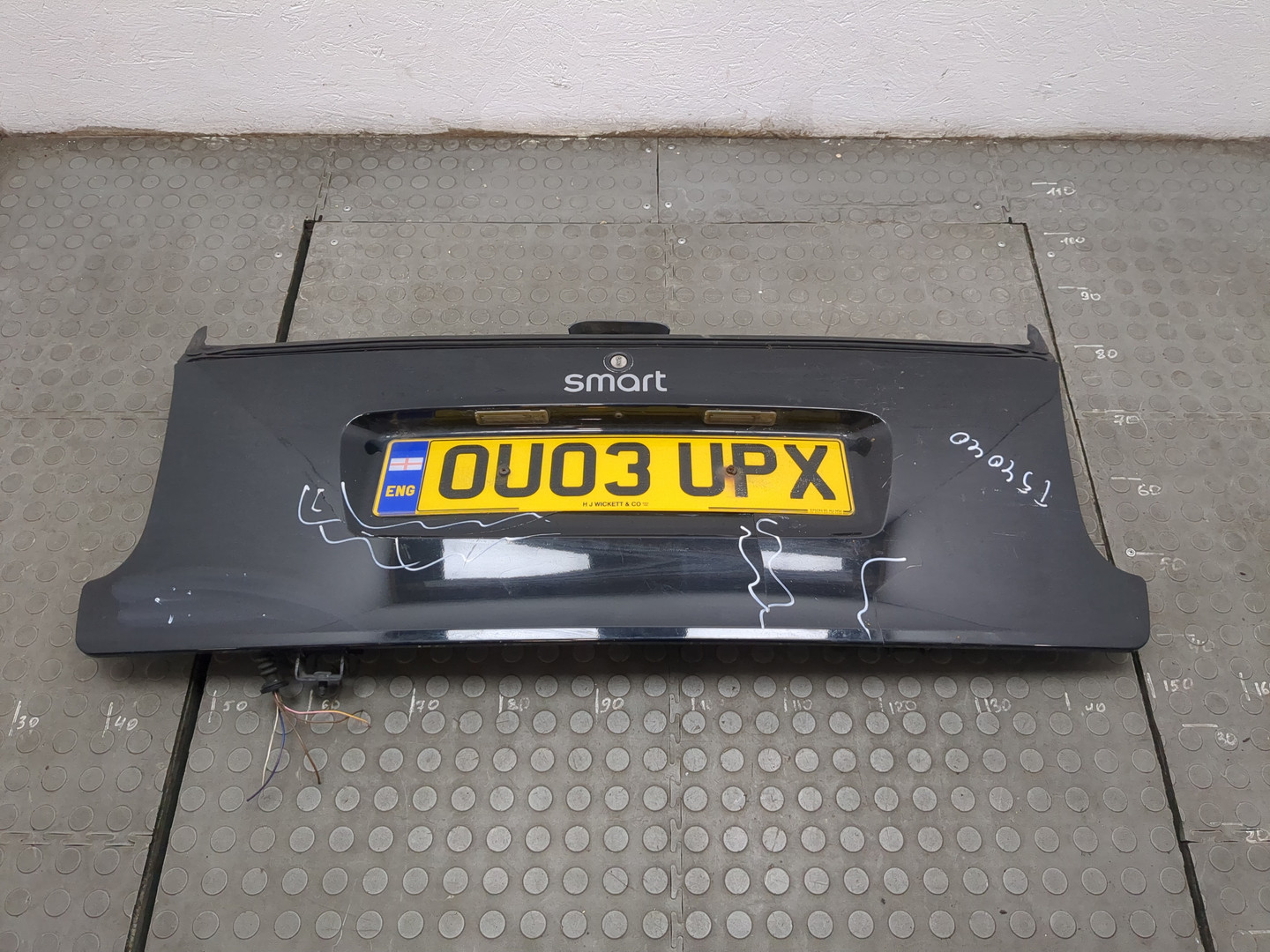 Дверь багажника