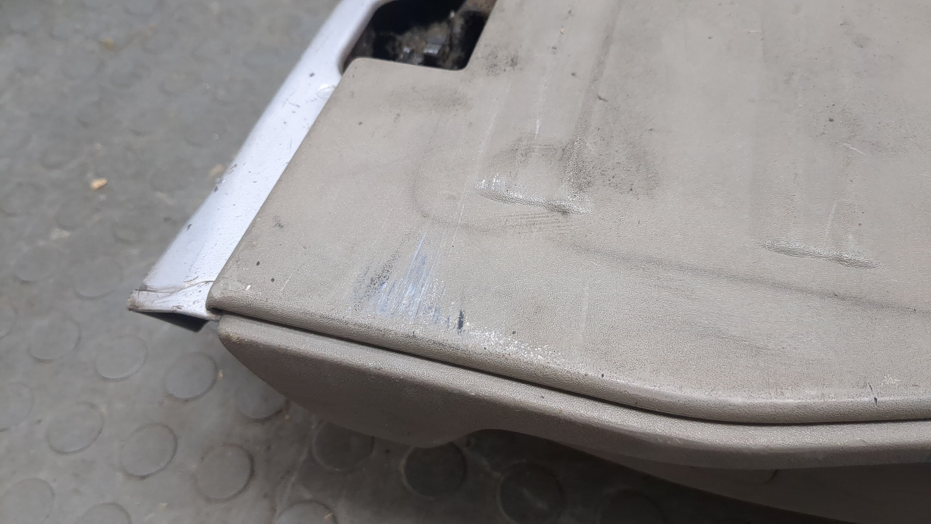 Дверь багажника нижняя (борт)