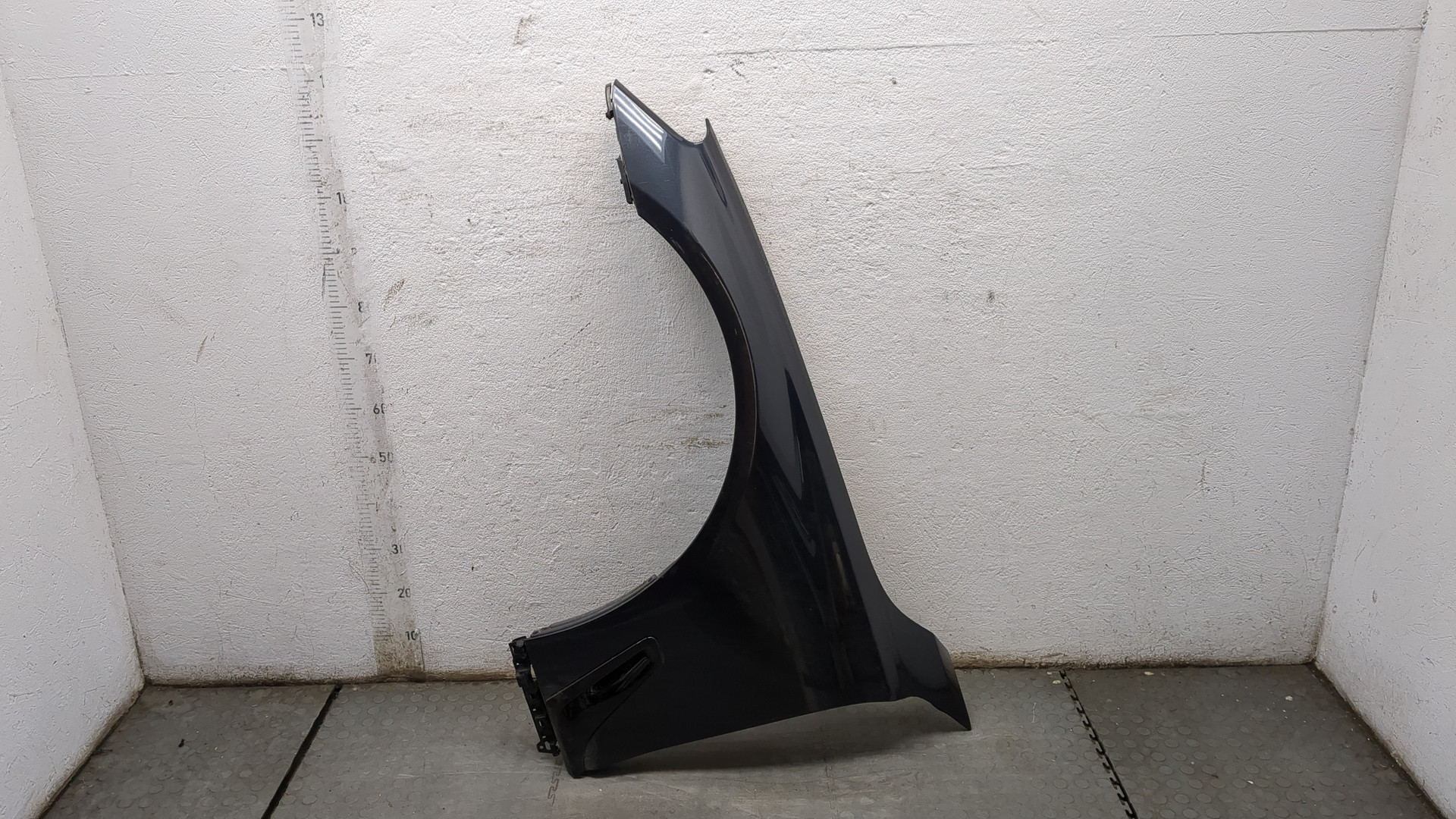 Крыло переднее левое