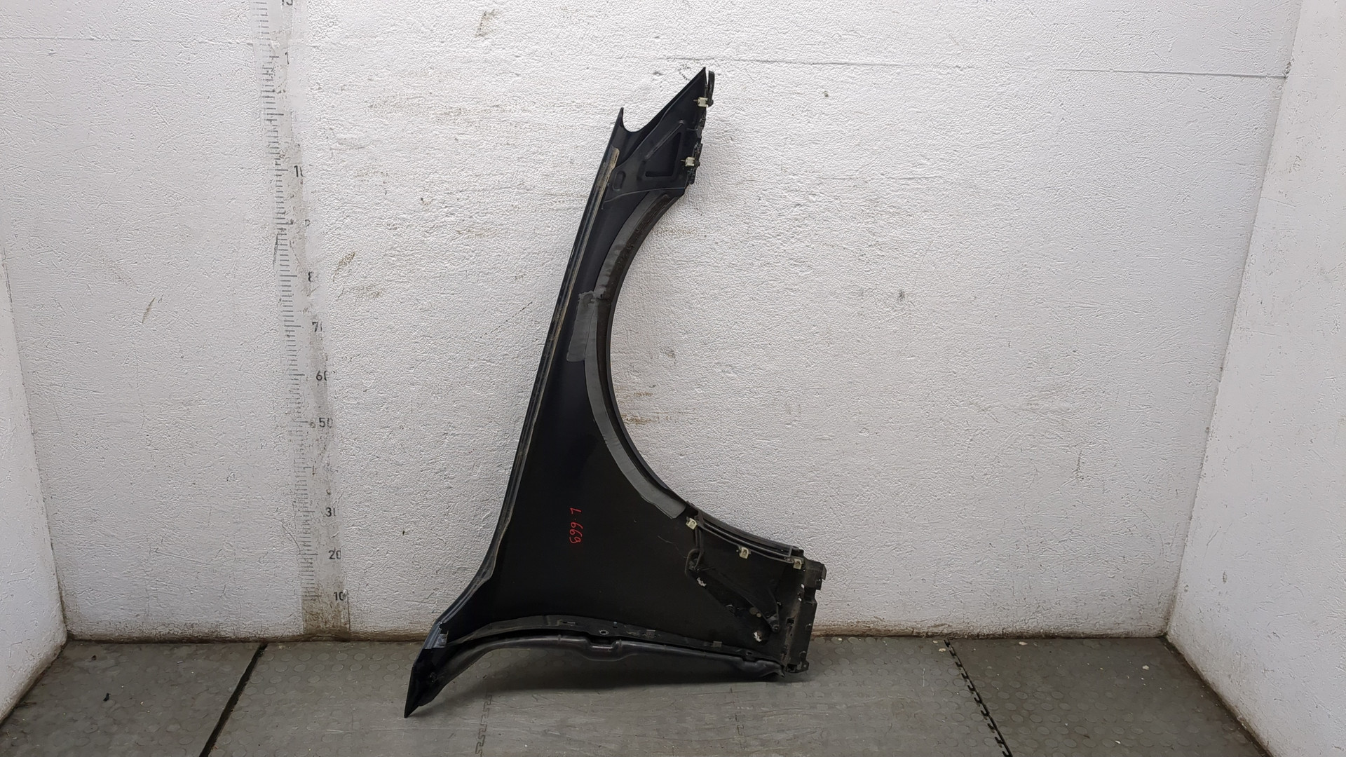 Крыло переднее левое