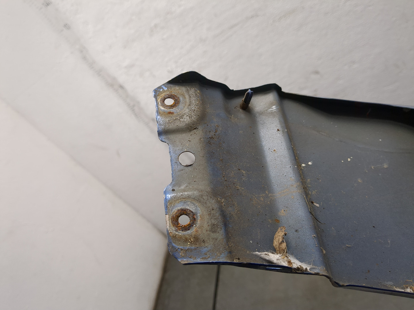 Крыло переднее левое