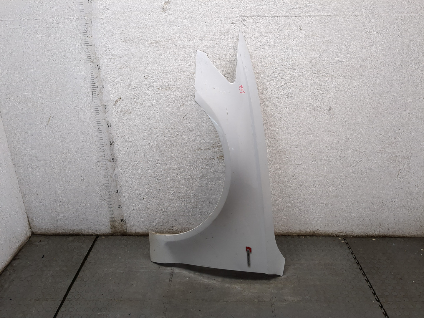 Крыло переднее левое