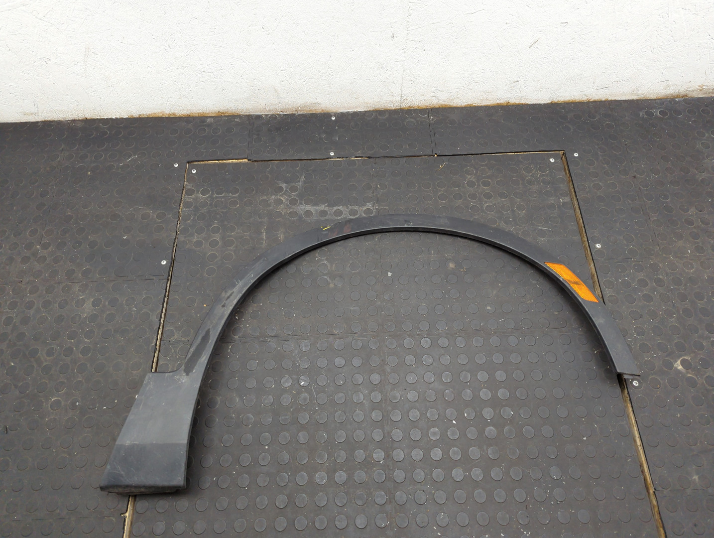 Накладка переднего крыла правого