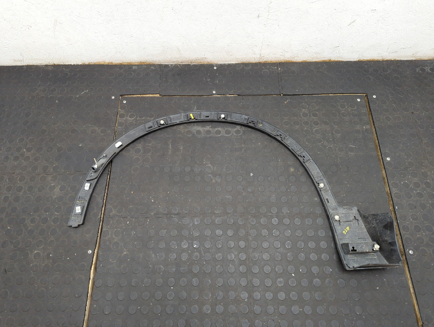 Накладка переднего крыла правого