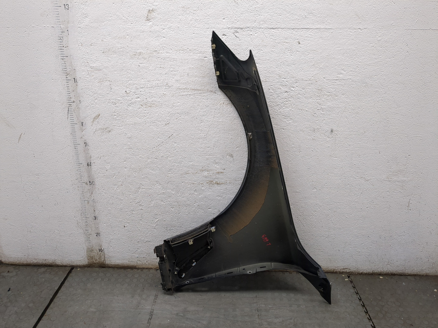 Крыло переднее правое